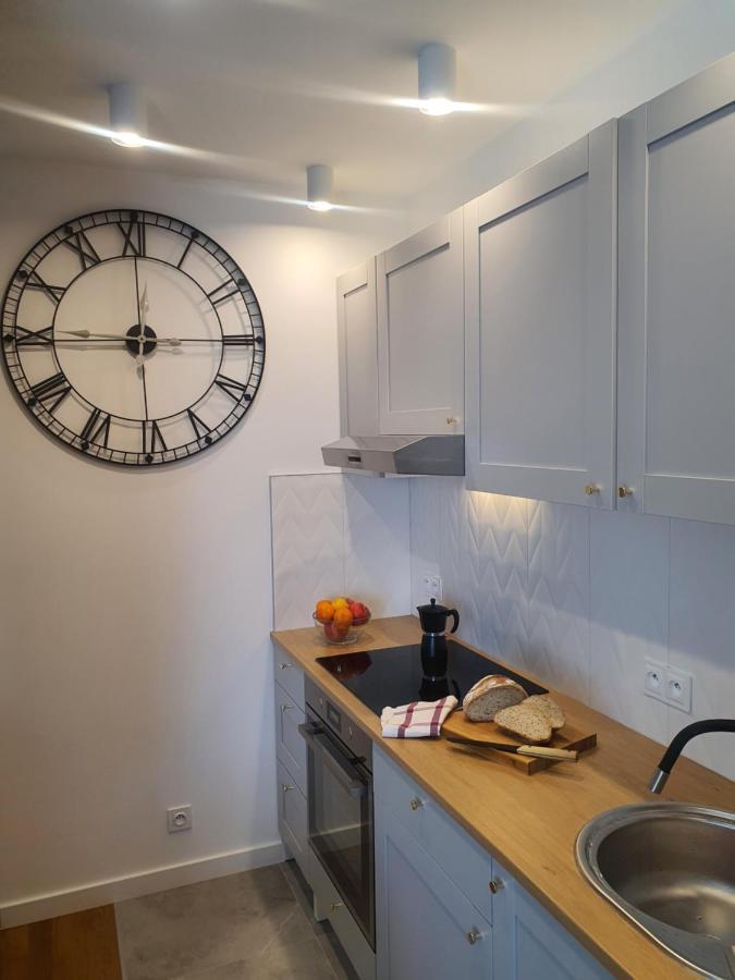 Apartament Przy Metro Varsovia Exterior foto